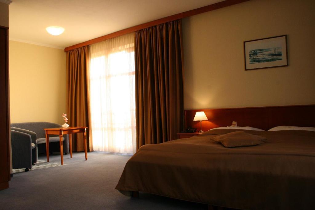 April Hotel Panorama Рихнов над Кнежноу Стая снимка