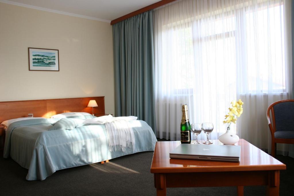 April Hotel Panorama Рихнов над Кнежноу Стая снимка
