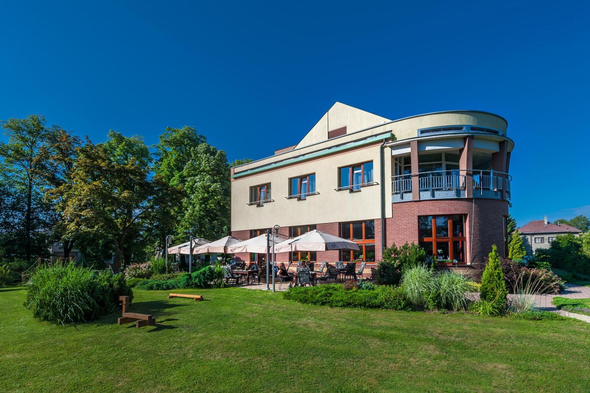 April Hotel Panorama Рихнов над Кнежноу Екстериор снимка