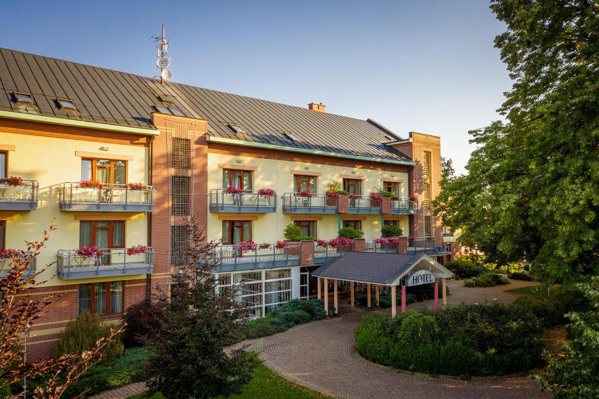 April Hotel Panorama Рихнов над Кнежноу Екстериор снимка