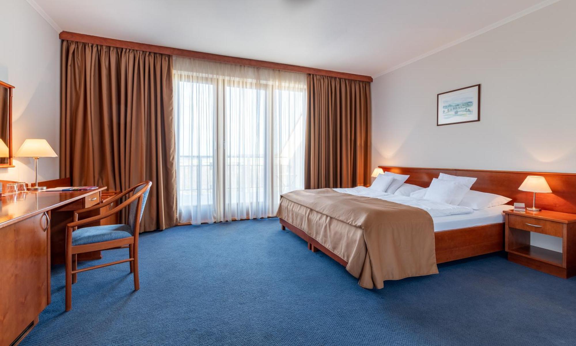 April Hotel Panorama Рихнов над Кнежноу Екстериор снимка