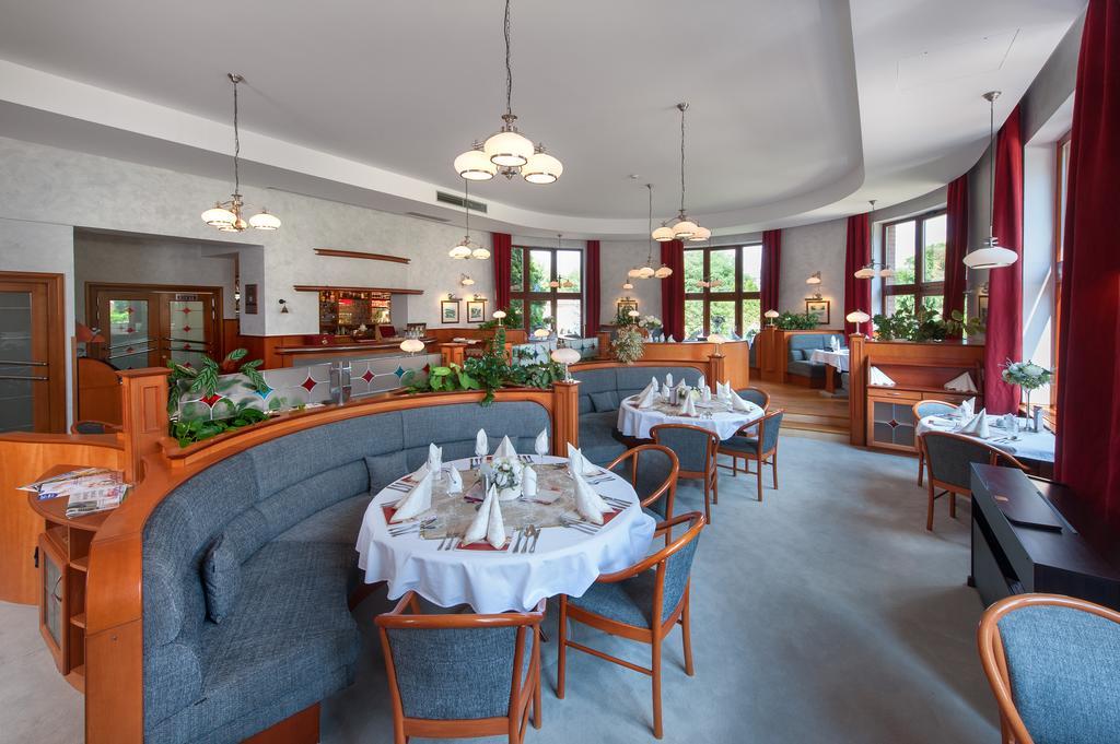 April Hotel Panorama Рихнов над Кнежноу Екстериор снимка