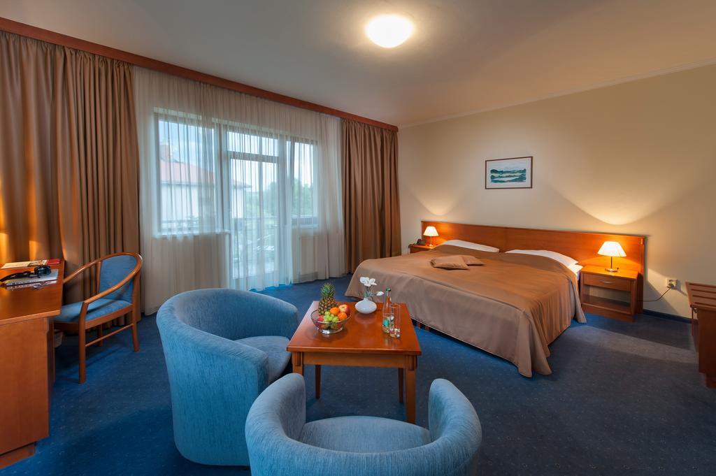 April Hotel Panorama Рихнов над Кнежноу Екстериор снимка