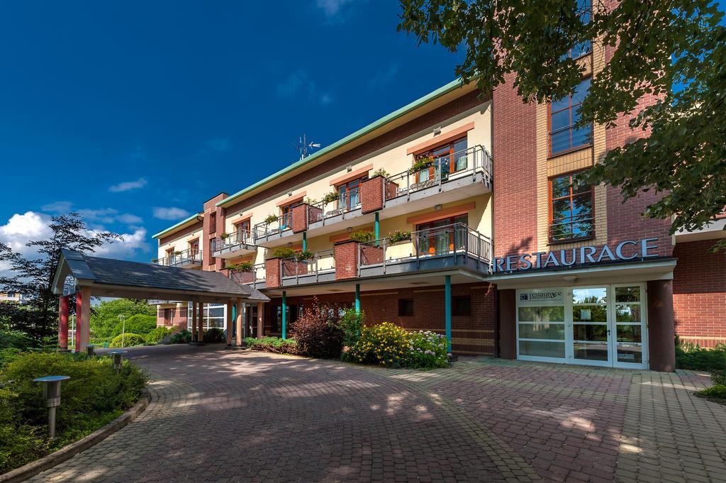 April Hotel Panorama Рихнов над Кнежноу Екстериор снимка
