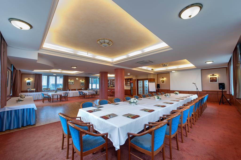 April Hotel Panorama Рихнов над Кнежноу Екстериор снимка
