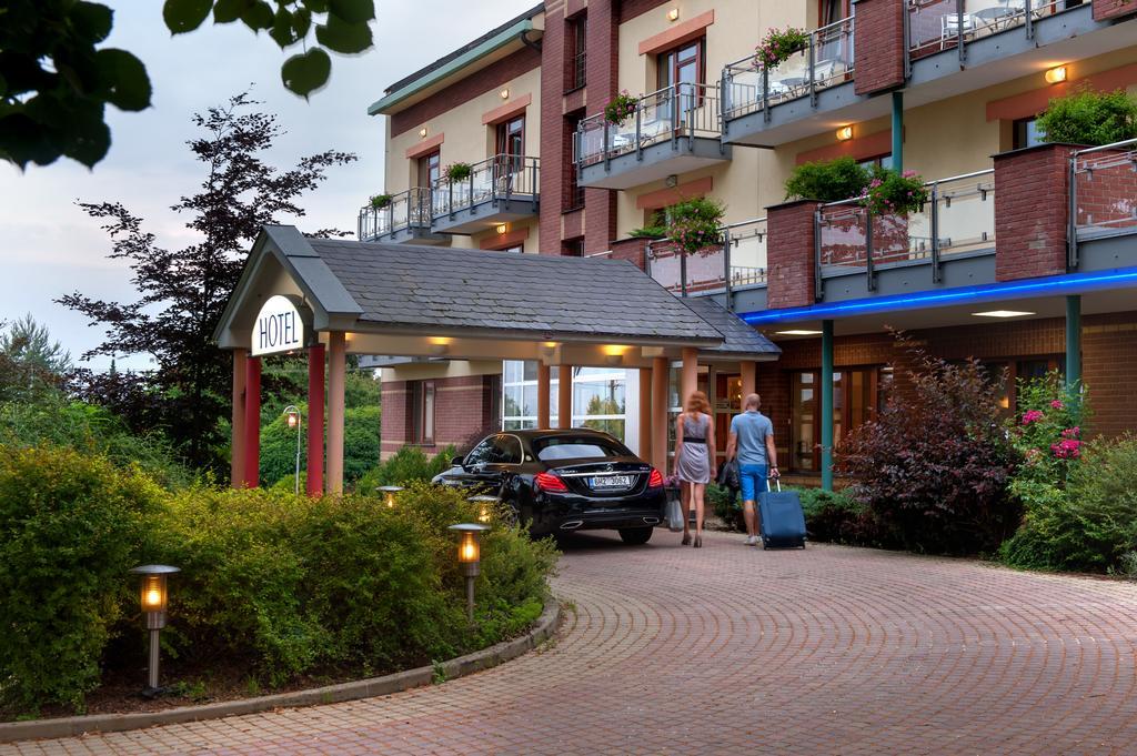 April Hotel Panorama Рихнов над Кнежноу Екстериор снимка