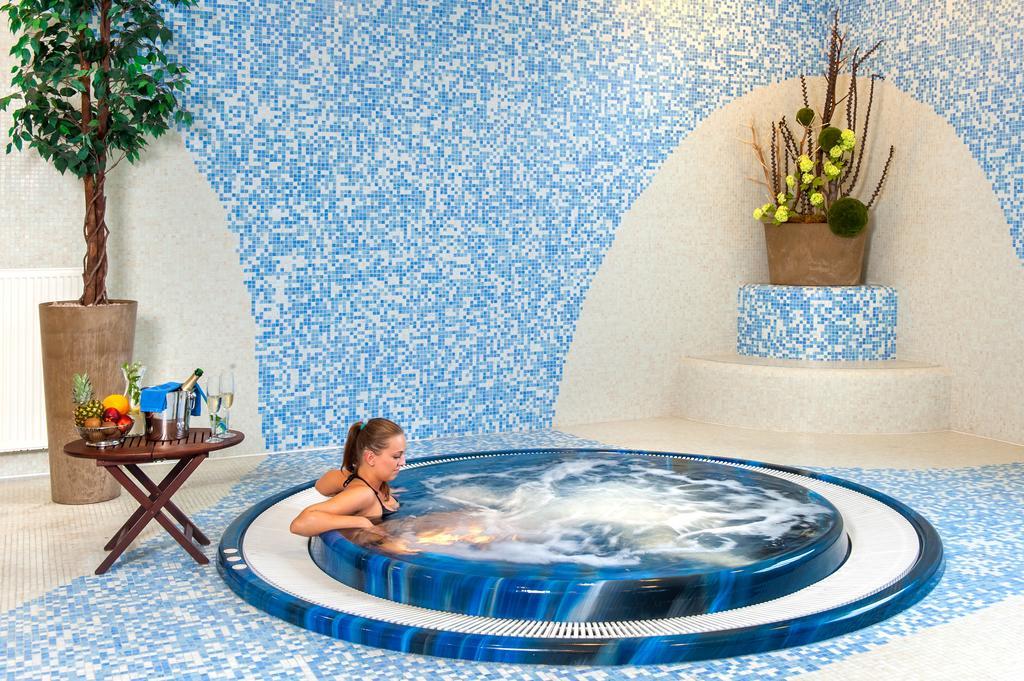 April Hotel Panorama Рихнов над Кнежноу Екстериор снимка