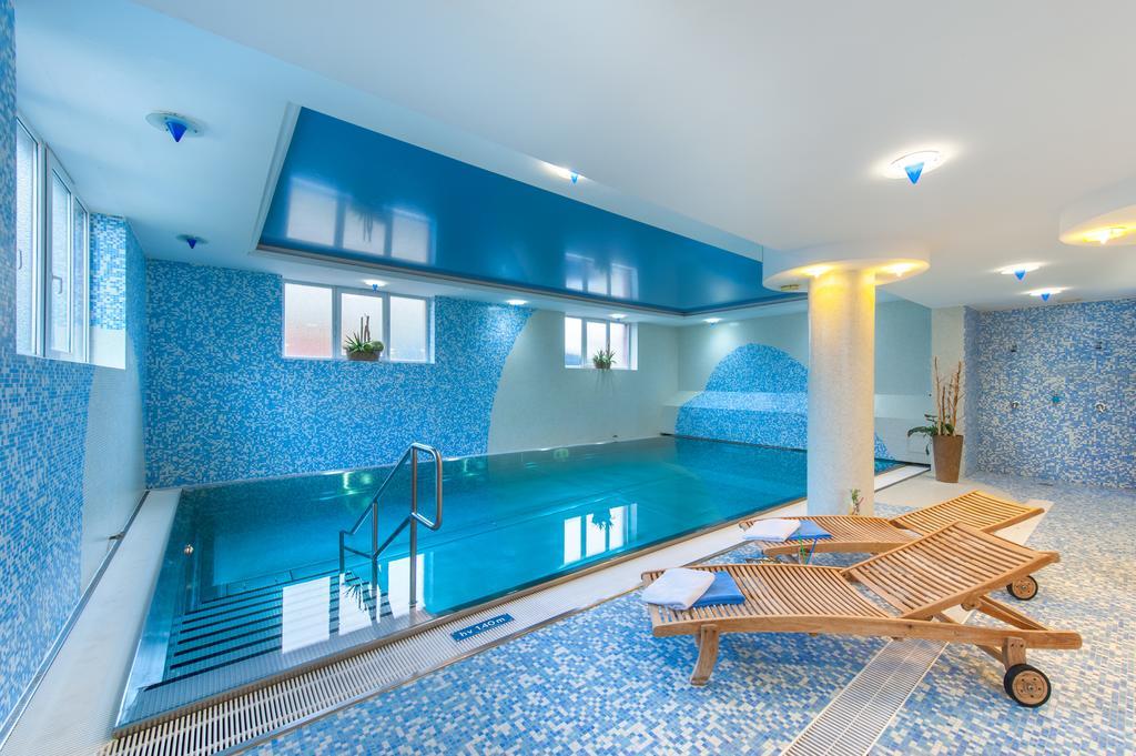 April Hotel Panorama Рихнов над Кнежноу Екстериор снимка