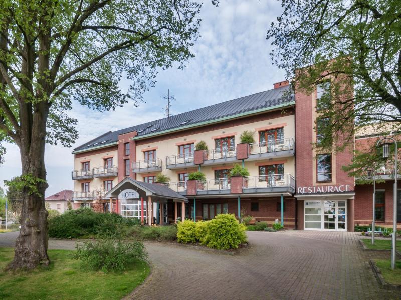 April Hotel Panorama Рихнов над Кнежноу Екстериор снимка