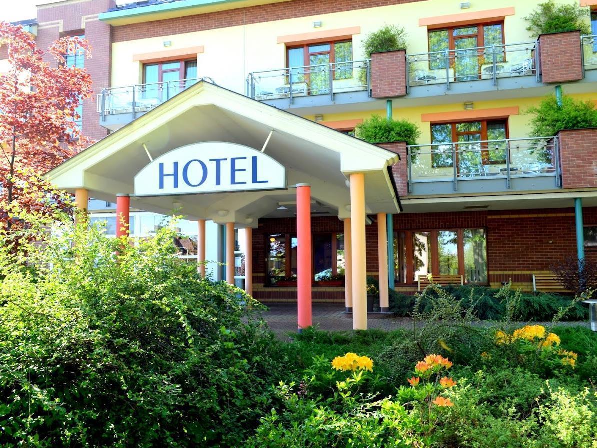 April Hotel Panorama Рихнов над Кнежноу Екстериор снимка