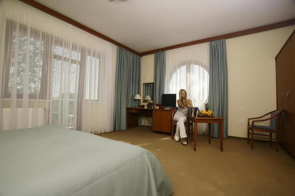 April Hotel Panorama Рихнов над Кнежноу Екстериор снимка