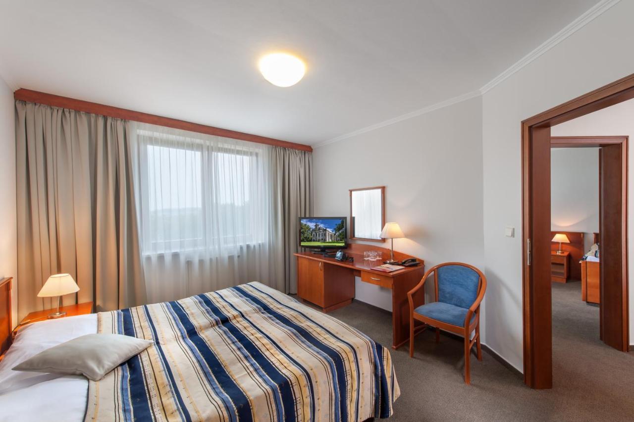 April Hotel Panorama Рихнов над Кнежноу Екстериор снимка